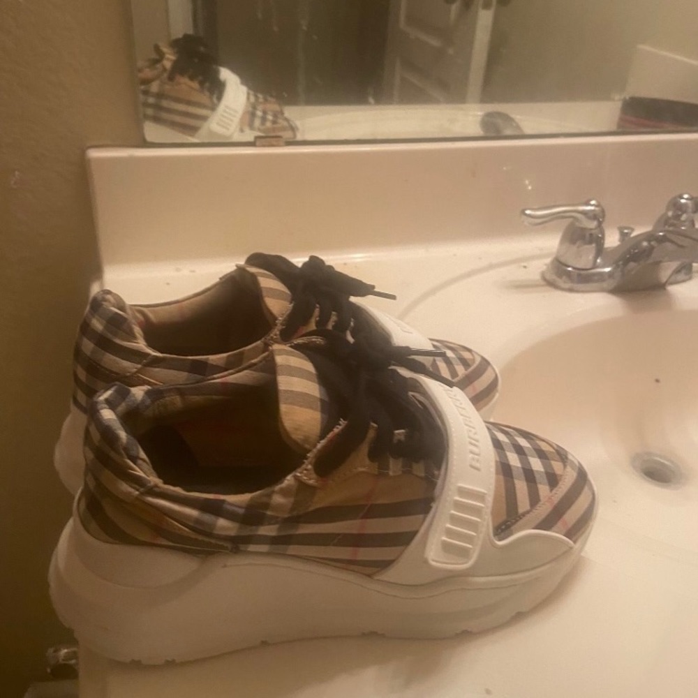 Burberry shoes